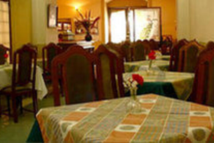 Dining 4 of 15