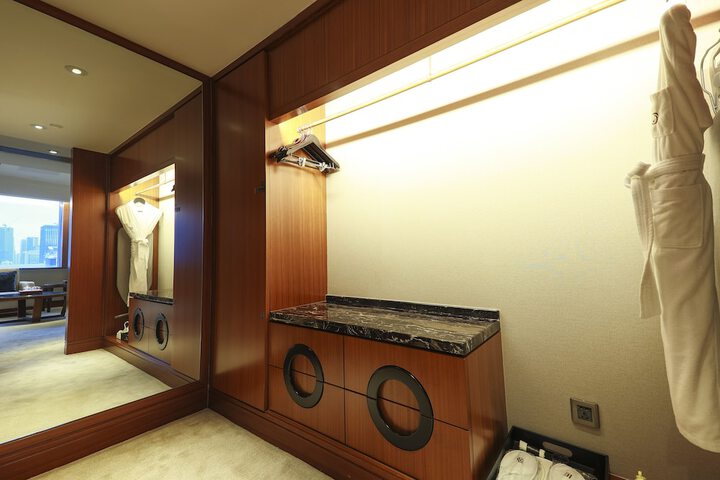 Room 17 of 59