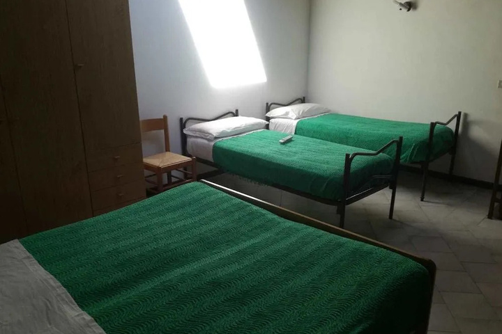 Room 4 of 24