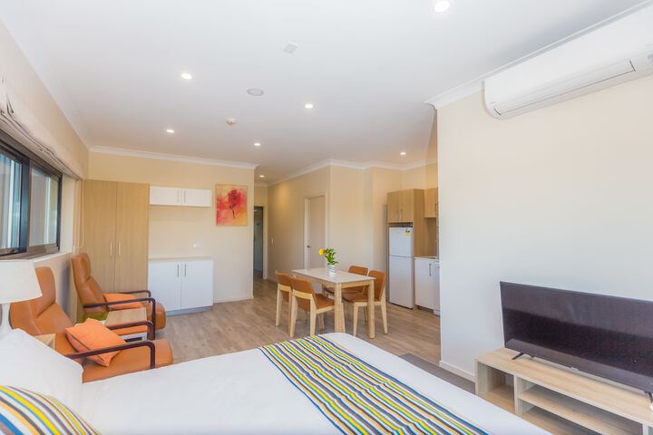 Room 4 of 73
