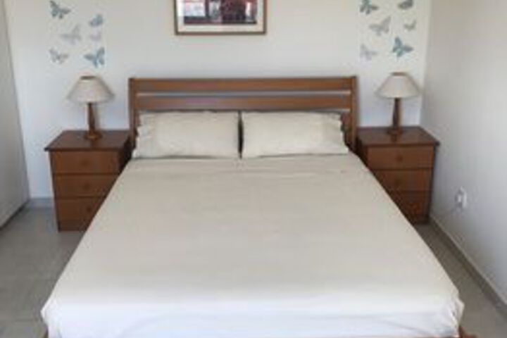Room 8 of 18