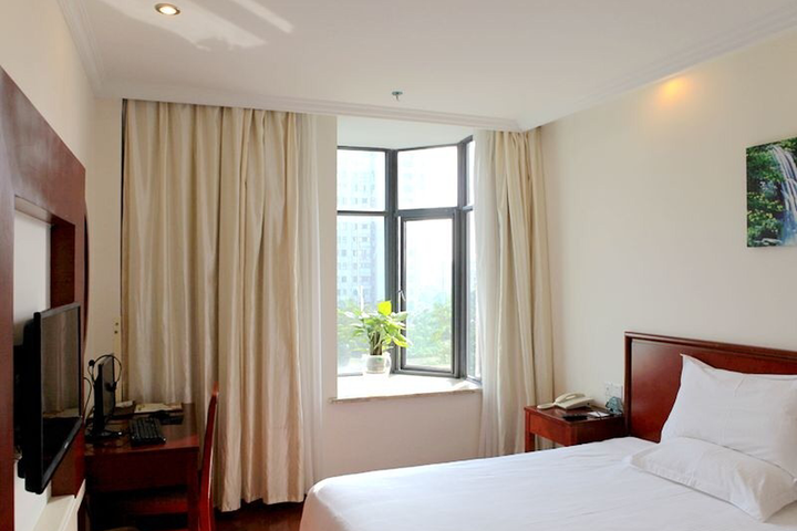 Room 3 of 7