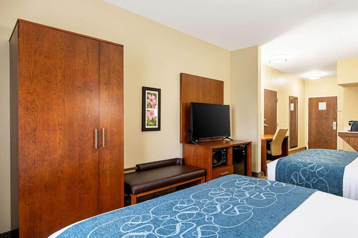 2 Queen Beds (6 of 13)