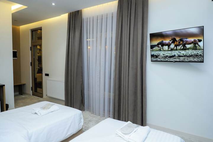 Room 9 of 33