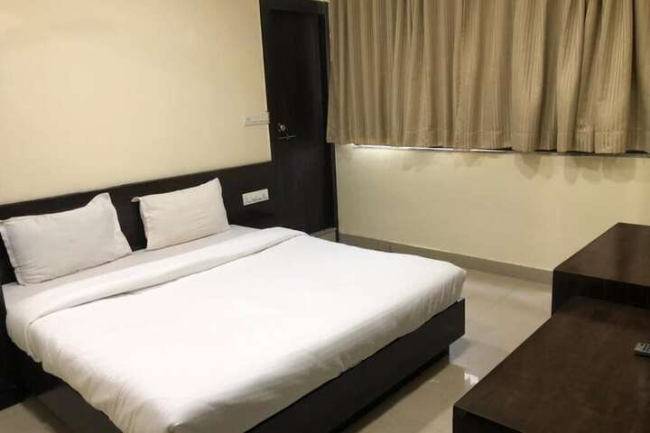 Room 17 of 37