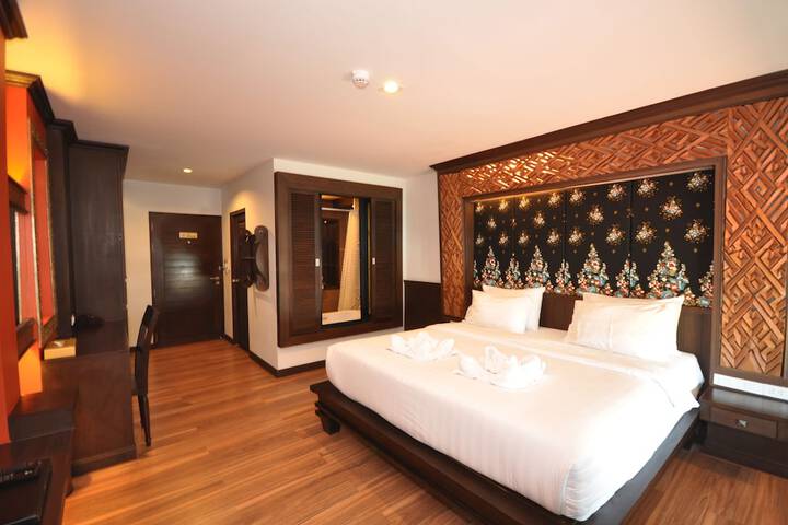 Room 35 of 83