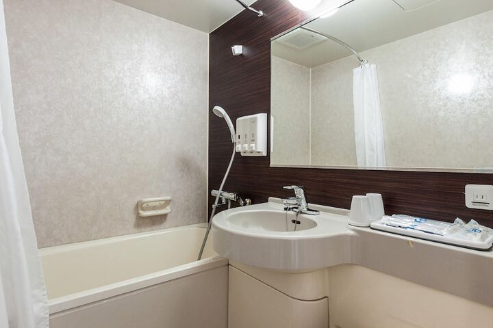 Room 16 of 35