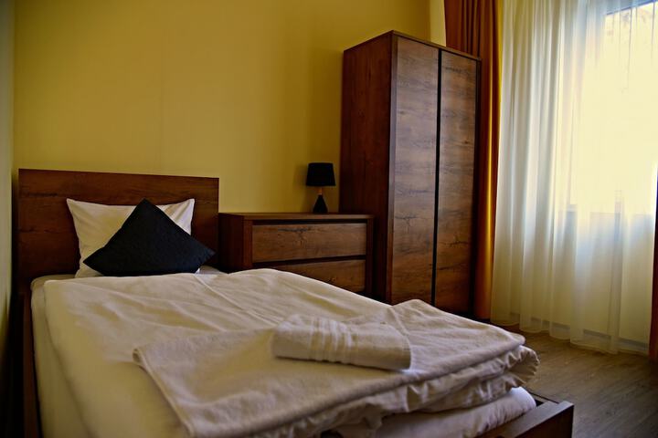 Room 5 of 40