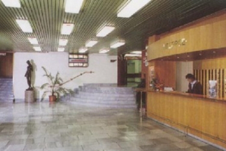Ballroom/Hall 2 of 5
