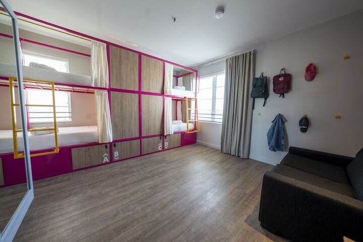 Room 33 of 118