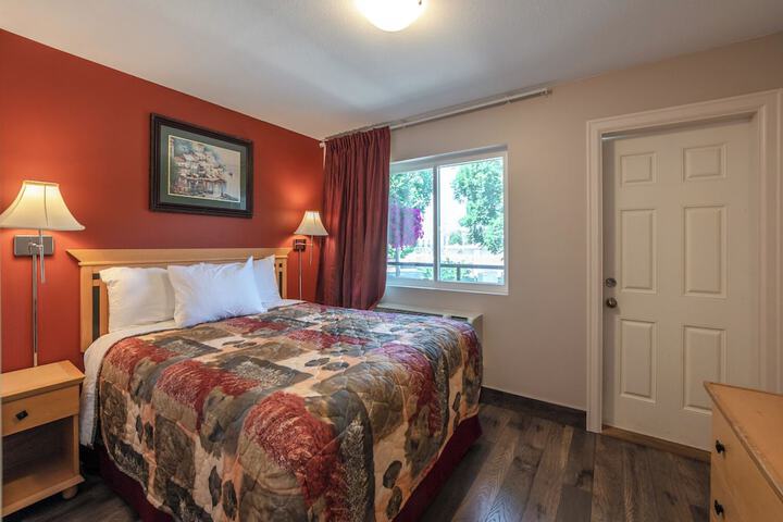 Room 9 of 80
