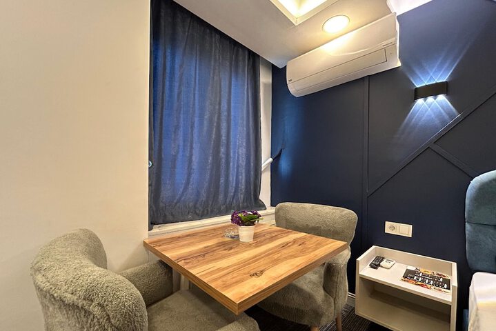 Room 5 of 32