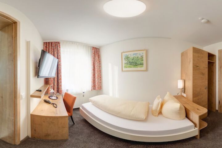 Room 7 of 22