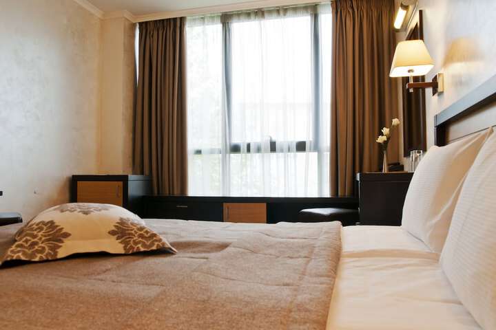 Room 16 of 82
