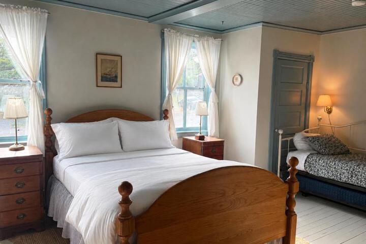 Orcas Hotel
