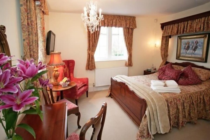 Room 5 of 72