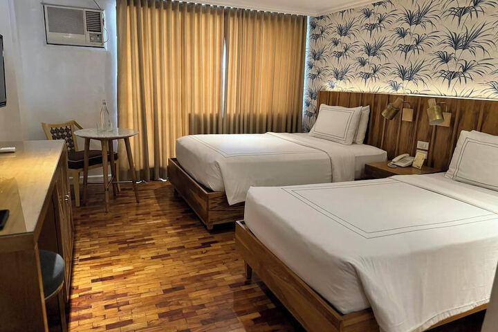 Room 6 of 16