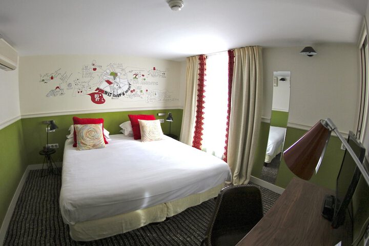 Room 10 of 40