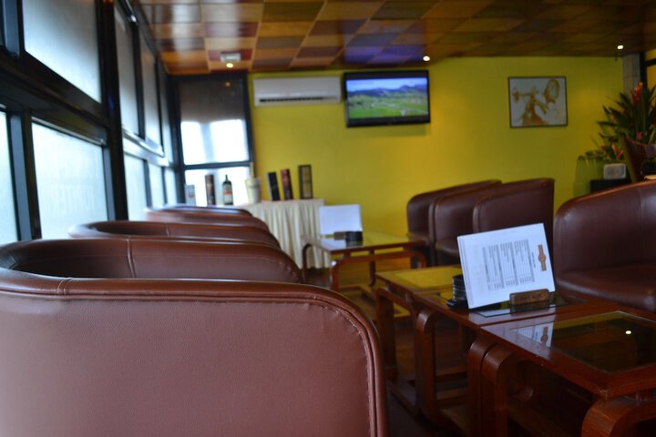 Lounge 47 of 56