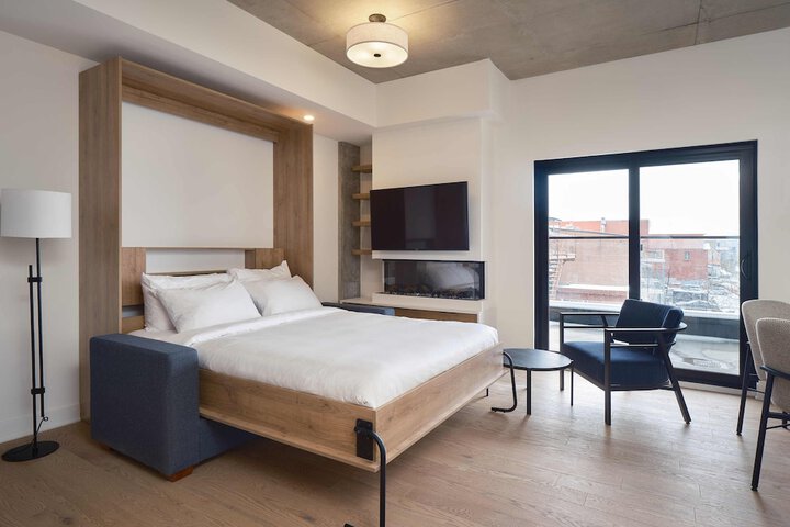 209 2nd Floor Studio Murphy Queen Bed with Balcony (33 of 95)