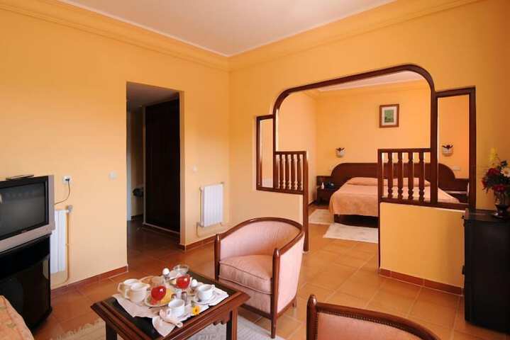 Room 5 of 18
