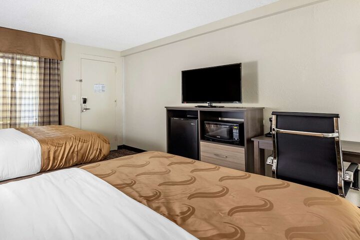 2 Double Beds (11 of 12)