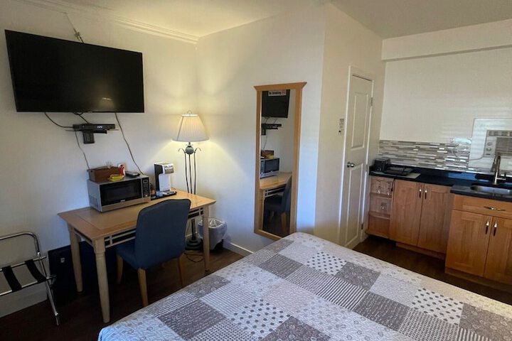Room 18 of 66