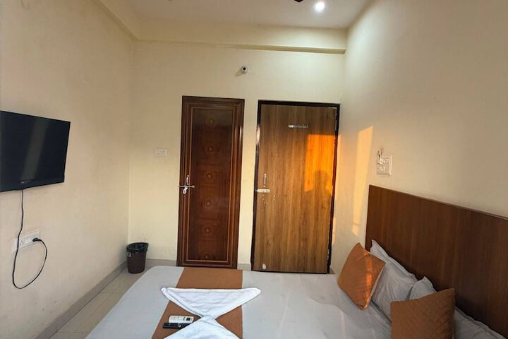 Room 9 of 14