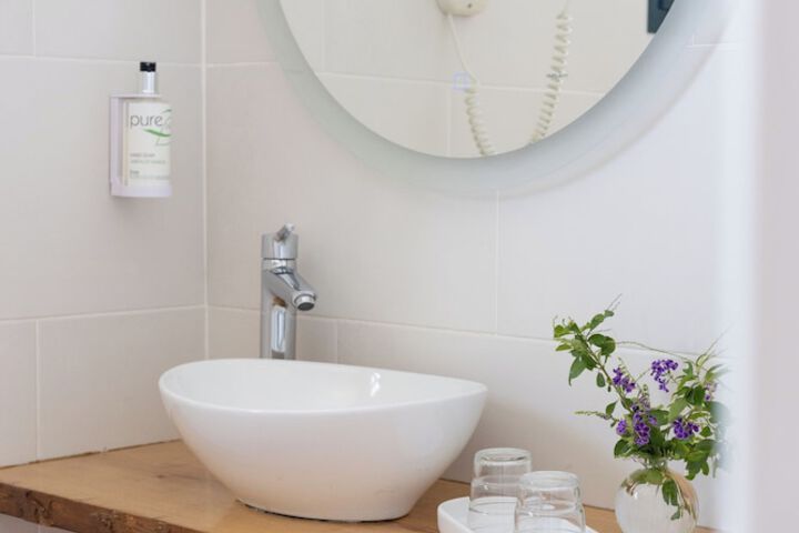 Room 44 of 66