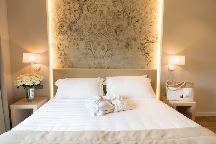 Room 2 of 81