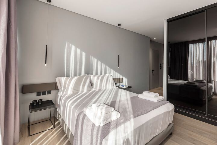 Room 25 of 182