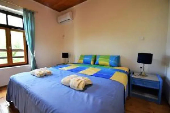 Room 6 of 15