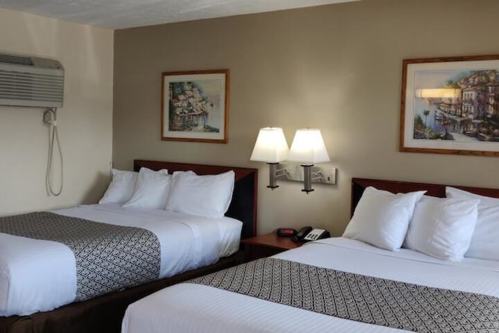 2 Double Beds (8 of 9)