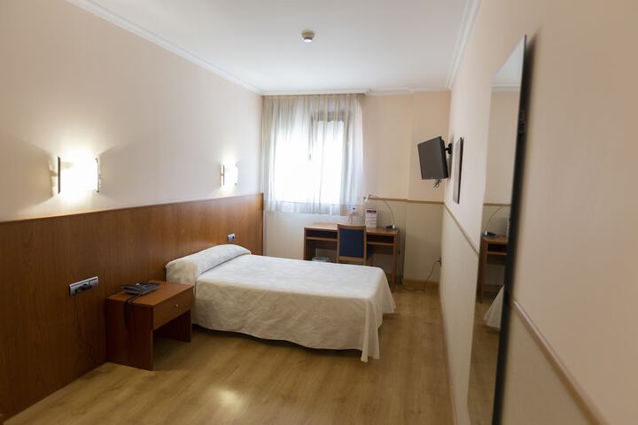 Room 12 of 38