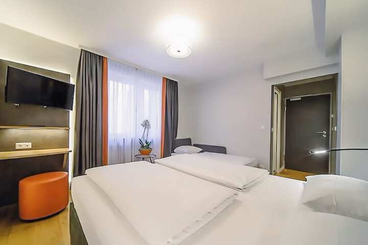 Room 30 of 61