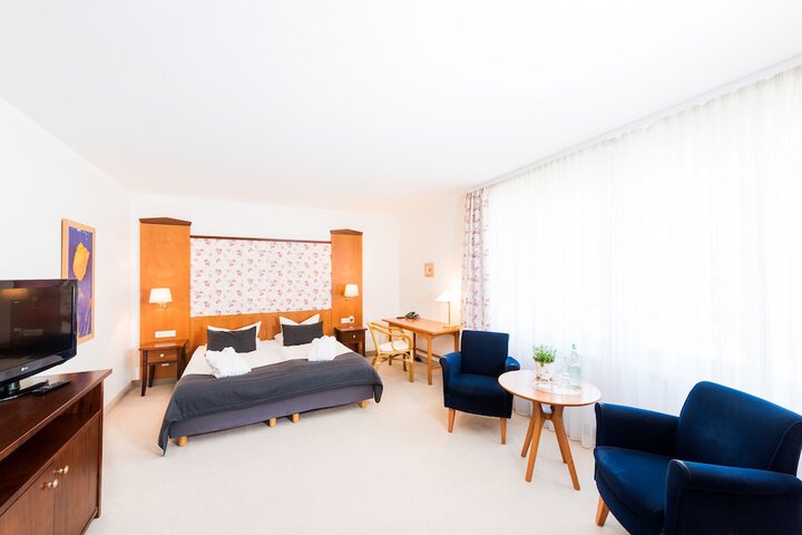 Room 7 of 33
