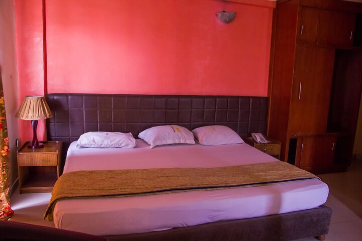 Room 18 of 25