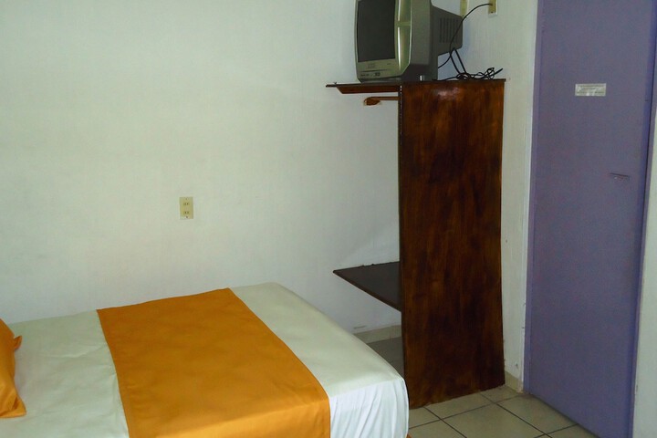 Room 10 of 28