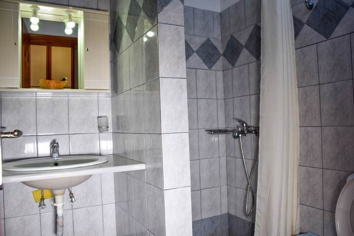 Room 14 of 22