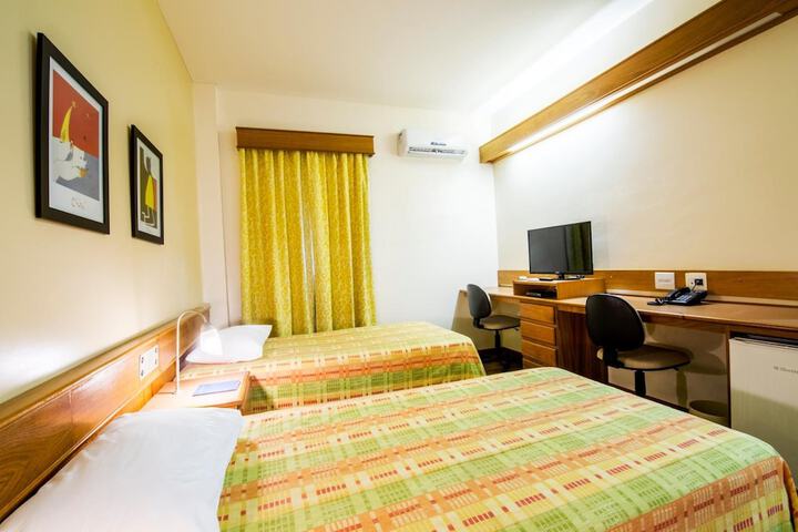 Room 32 of 59