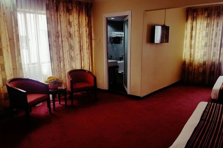 Room 19 of 48