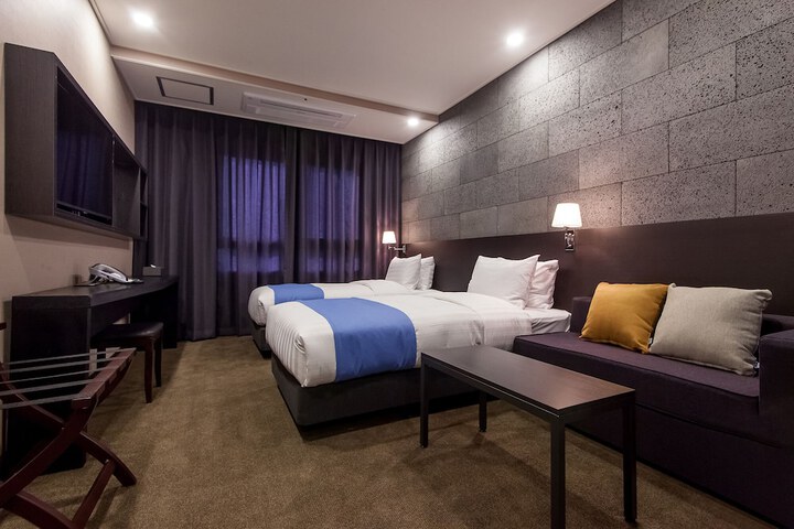Room 2 of 21