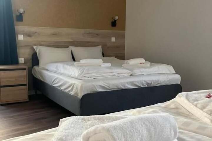 Room 33 of 62