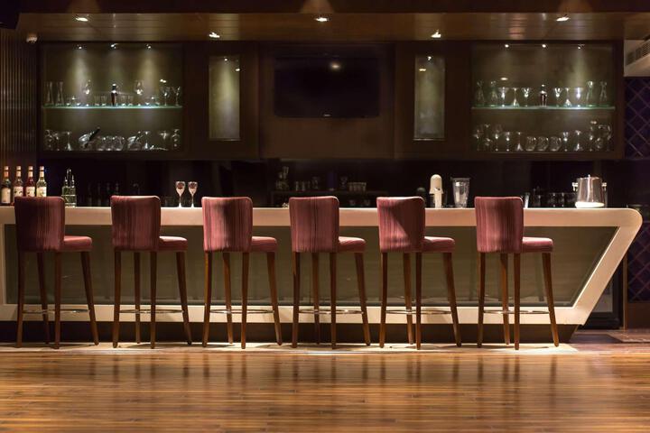 Lounge 17 of 20