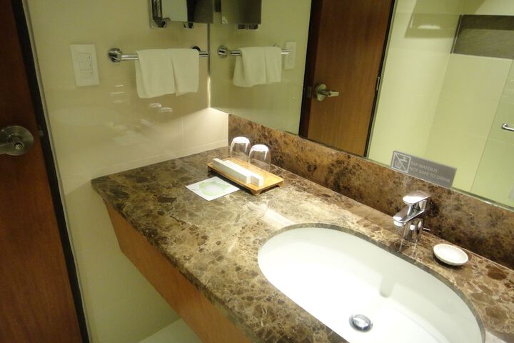 Room 72 of 128