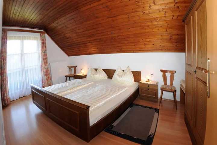 Room 4 of 19