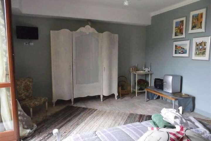 Room 10 of 50