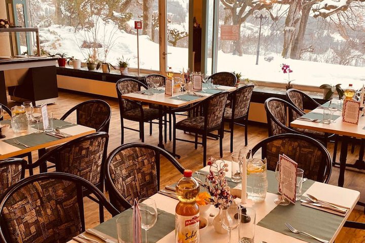 Dining 80 of 163