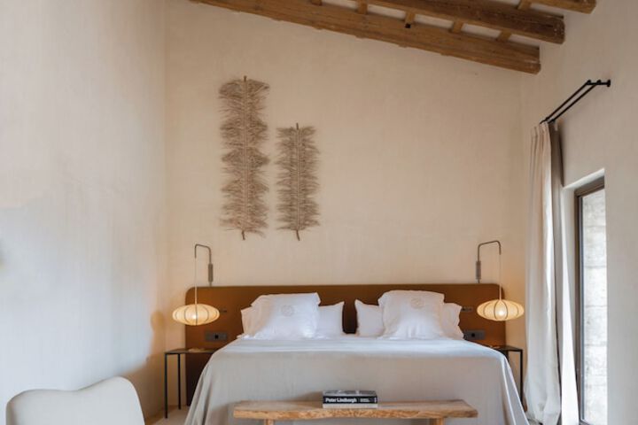 Room 4 of 43