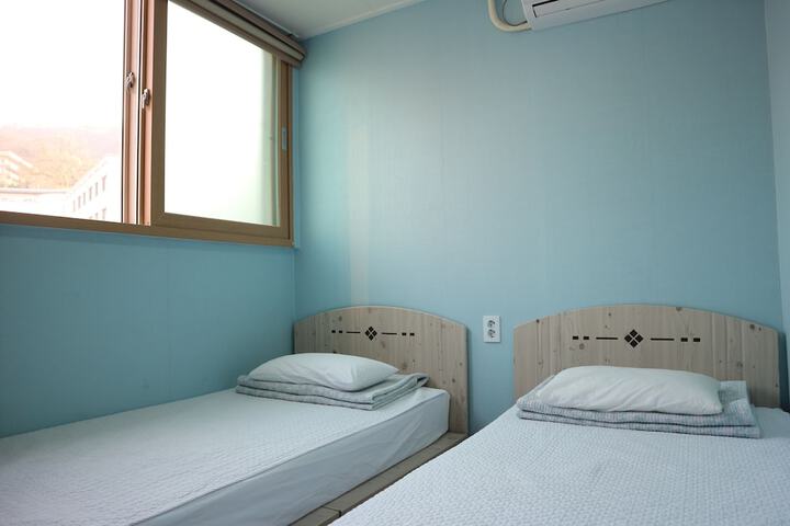 Room 22 of 100